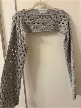 Self Contrast Women's Cropped Open-Stitch Shrug in Light Gray